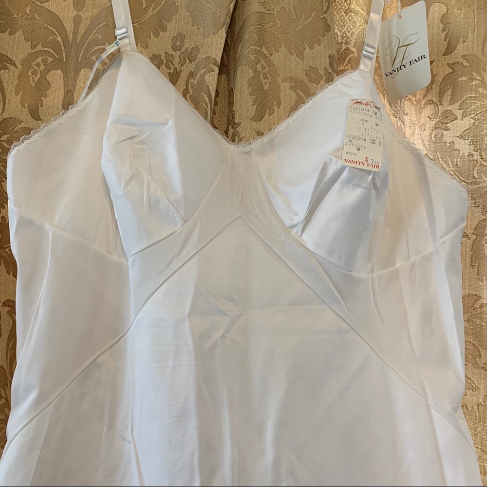 💰SALE💰 Vintage *NWT* Vanity Fair Slip - Picture 2 of 12